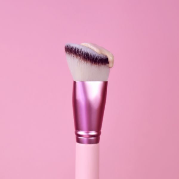 Just Flawless Angled Buffer Foundation Brush